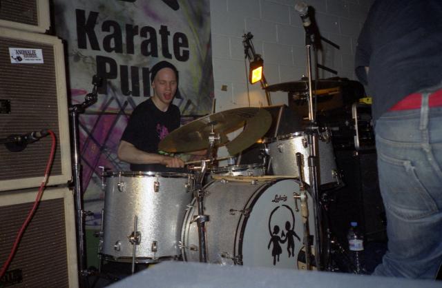 Baterista Kaos Pilot